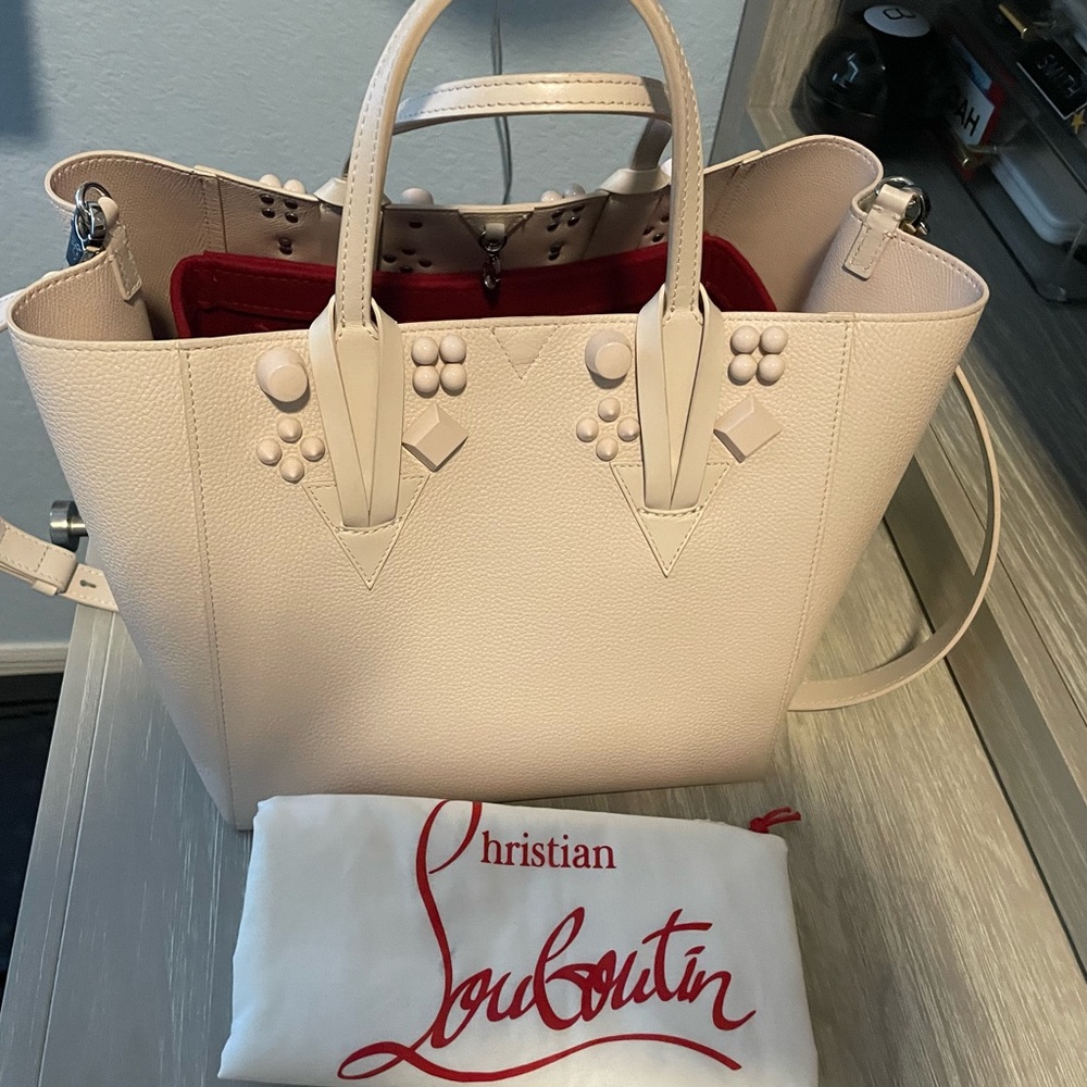 CHRISTIAN LOUBOUTIN
Cabachic Small leather tote